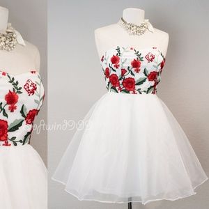 Floral Embroidered Tulle Ballerina Strapless Dress